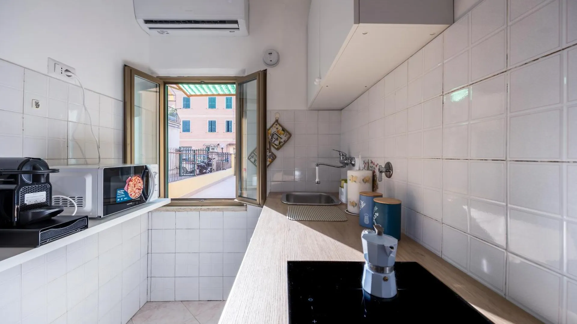 A 100Mt Dalla Metro C Loft Grazioso E Giardino Rome 0*,  Italy
